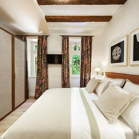 Captain's View Seaview & Pool *