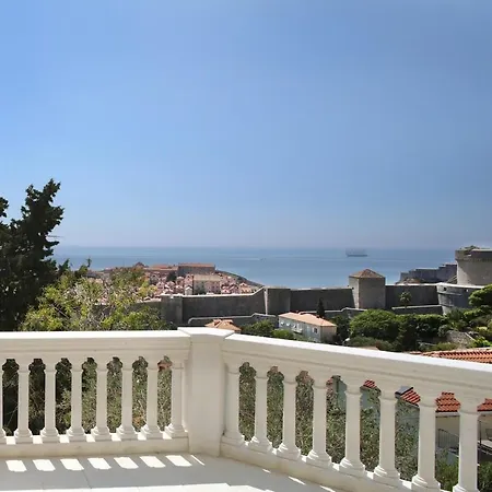 Captain's View Seaview & Pool