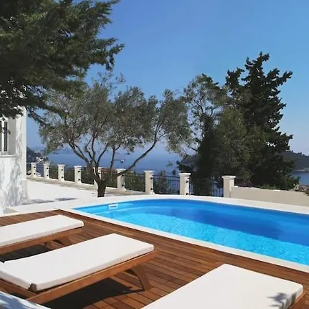 Captain's View Seaview & Pool