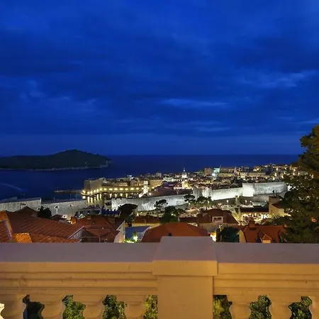 Captain's View Seaview & Pool