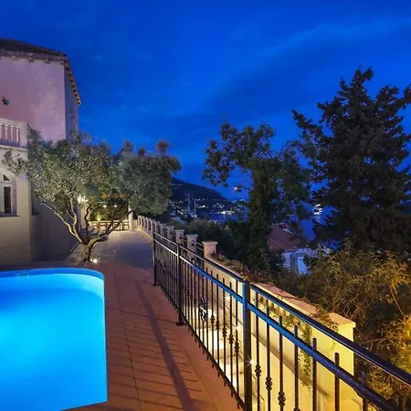 Captain's View Seaview & Pool