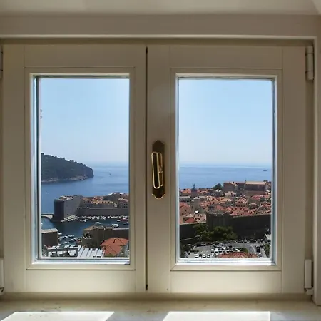 Captain's View Seaview & Pool