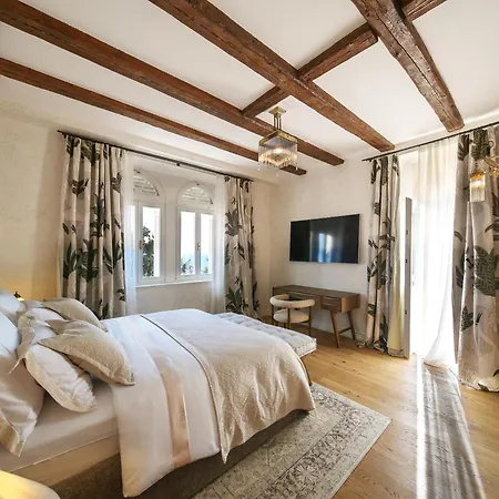 Captain's View Seaview & Pool