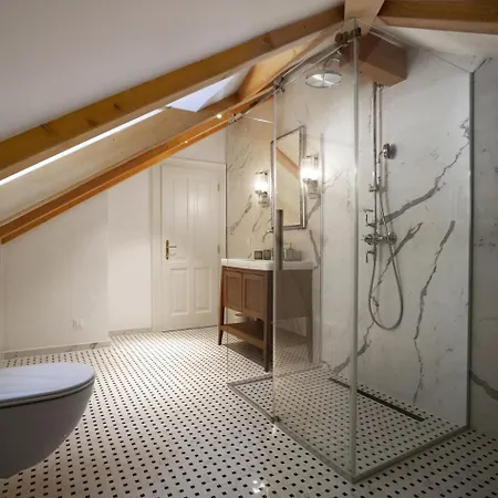 Captain's View Seaview & Pool *