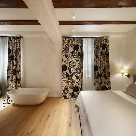 Captain's View Seaview & Pool Willa *