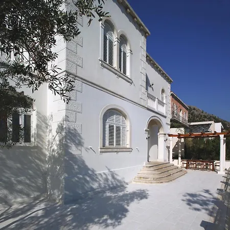 Captain's View Seaview & Pool Vila