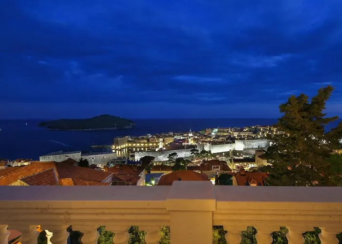 Captain's View Seaview & Pool