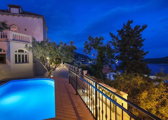 Captain's View Seaview & Pool