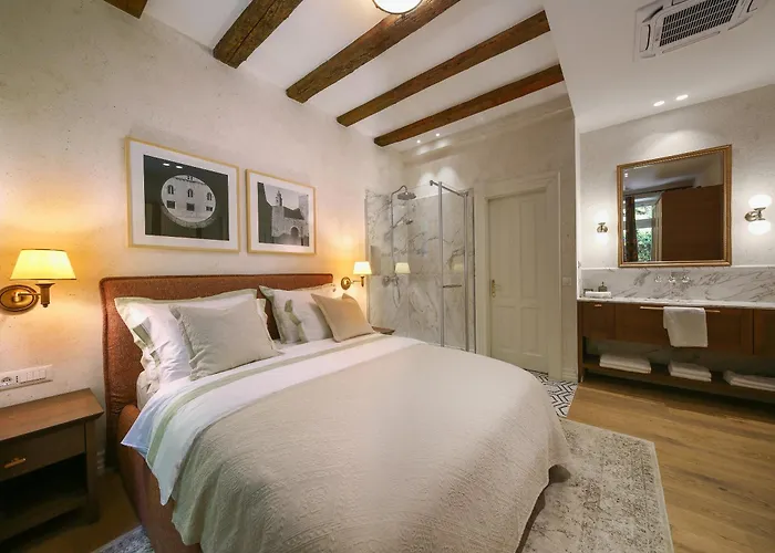 Captain's View Seaview & Pool *