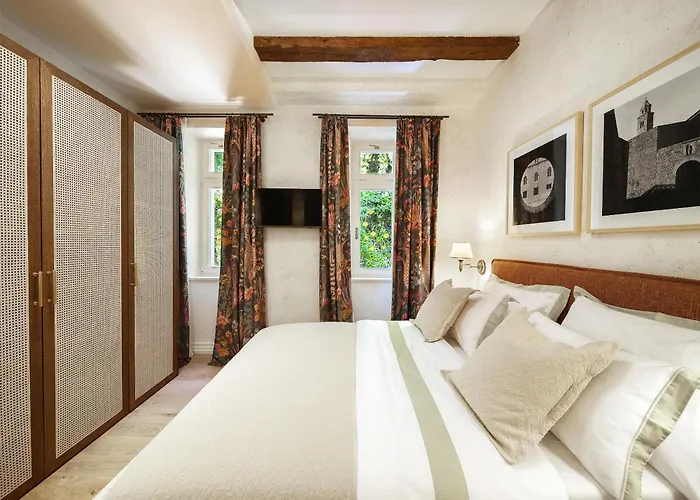 Captain's View Seaview & Pool *