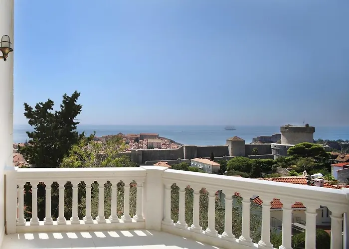 Captain's View Seaview & Pool