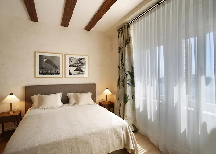 Captain's View Seaview & Pool *