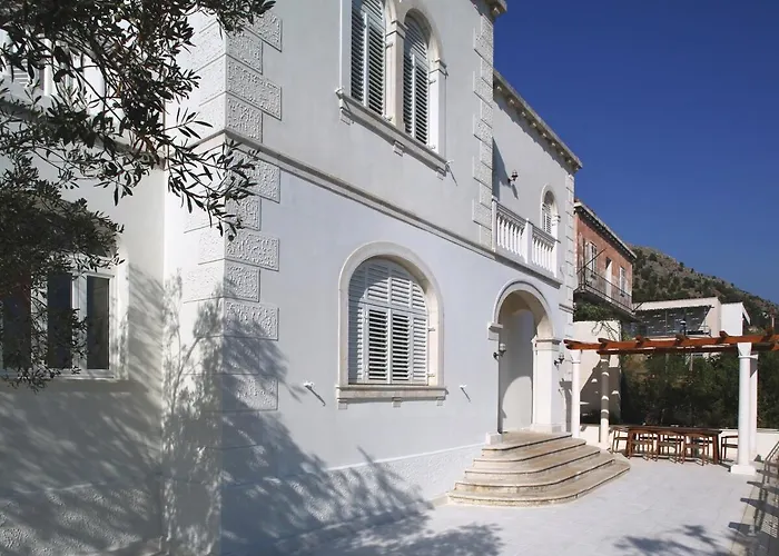 Captain's View Seaview & Pool فيلة