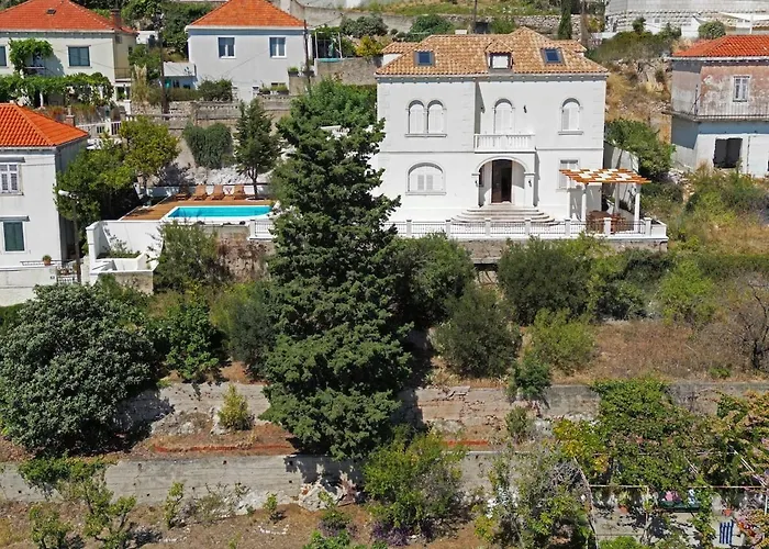 Captain's View Seaview & Pool فيلة *