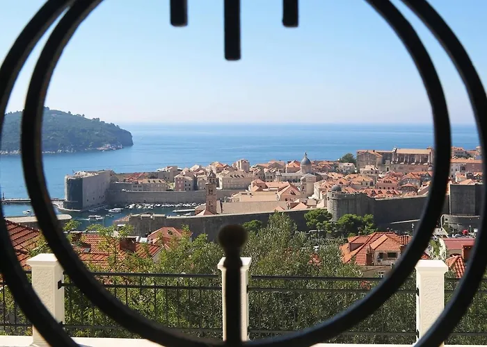 فيلة Captain's View Seaview & Pool *