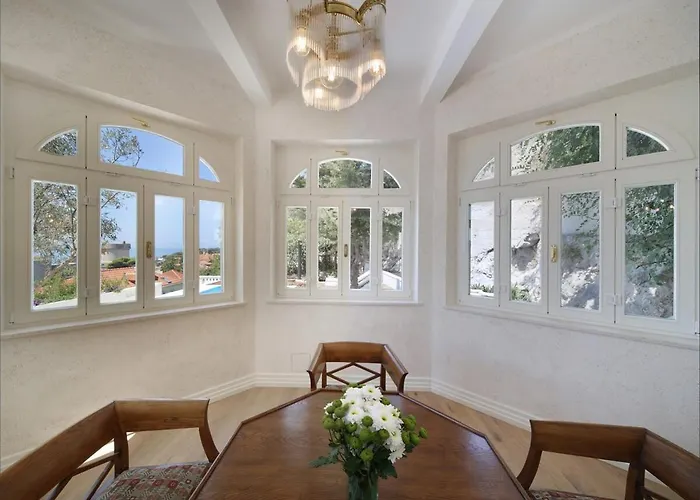 Captain's View Seaview & Pool *