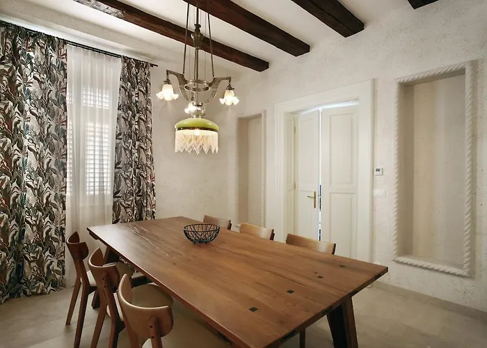 Captain's View Seaview & Pool *