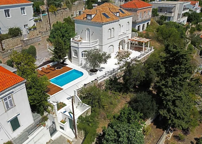 Captain's View Seaview & Pool فيلة