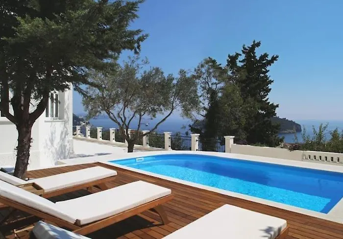 Captain's View Seaview & Pool