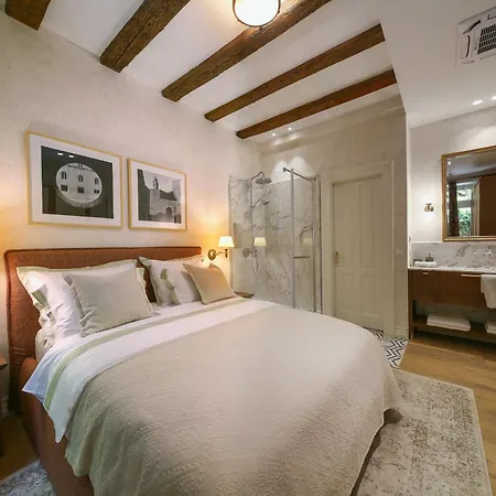 Captain's View Seaview & Pool *