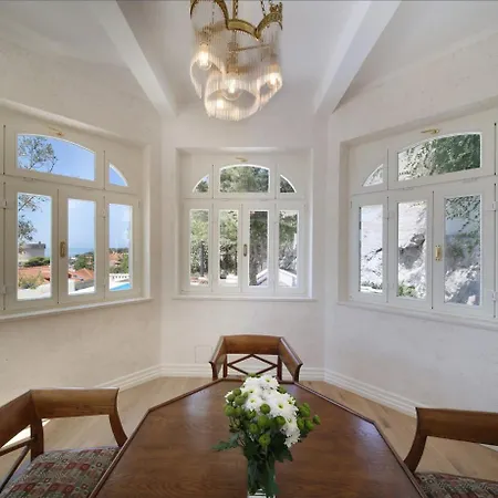 Captain's View Seaview & Pool *