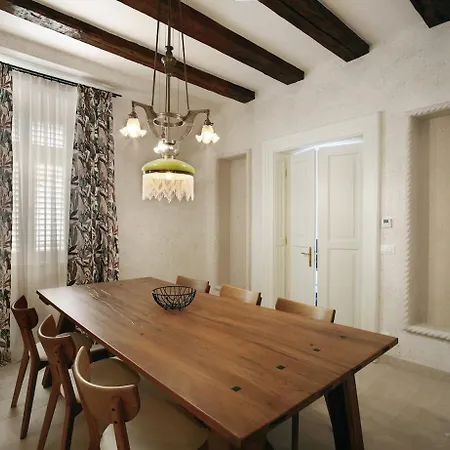 Captain's View Seaview & Pool *